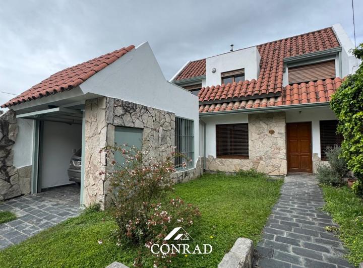 Casa · 165m² · 5 Ambientes · 1 Cochera
