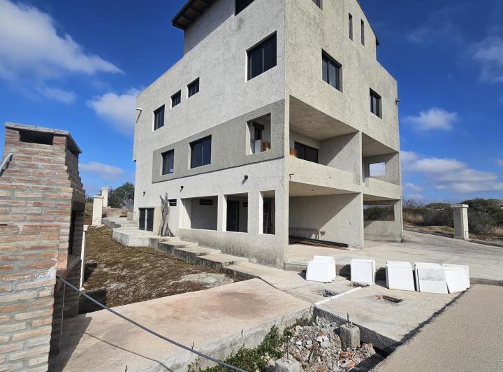 Casa · 462m² · 3 Dormitorios · 1 Cochera
