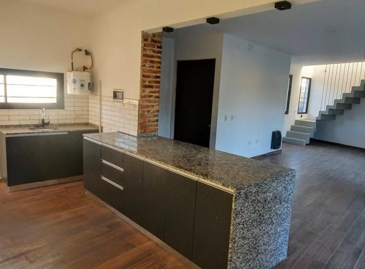 Casa · 270m² · 4 Ambientes · 2 Cocheras