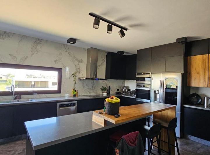Casa · 500m² · 12 Ambientes · 3 Cocheras
