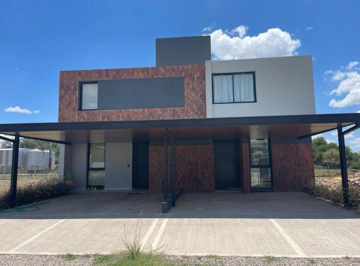 Casa · 180m² · 6 Ambientes · 1 Cochera