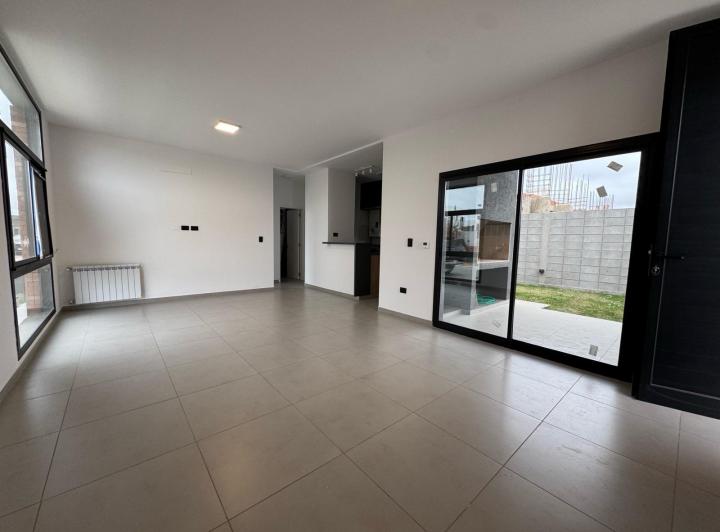 Casa · 80m² · 2 Dormitorios · 1 Cochera