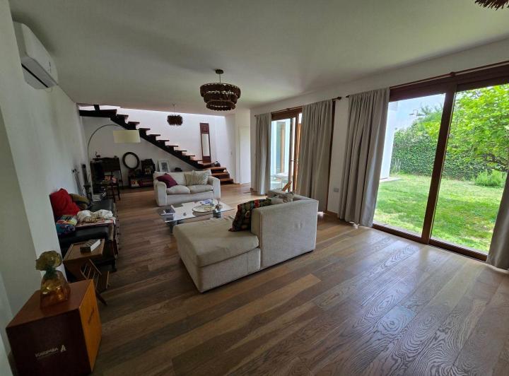 Casa · 140m² · 4 Ambientes · 1 Cochera
