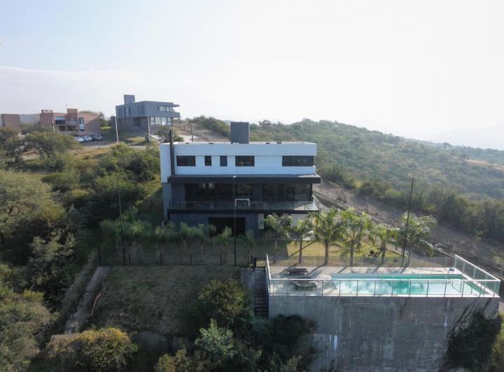 Casa · 543m² · 8 Ambientes · 2 Cocheras