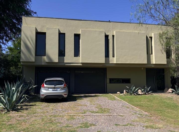 Casa · 190m² · 10 Ambientes · 2 Cocheras