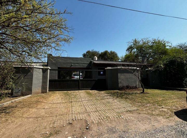 Casa · 340m² · 12 Ambientes · 2 Cocheras
