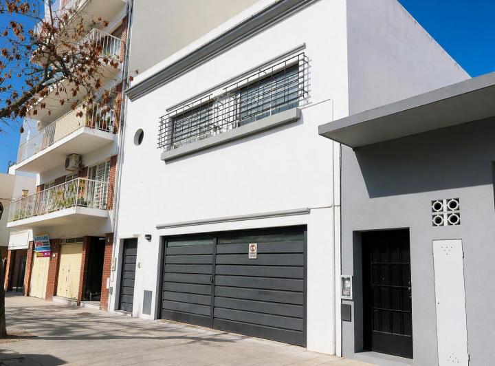 Casa · 330m² · 8 Ambientes · 2 Cocheras