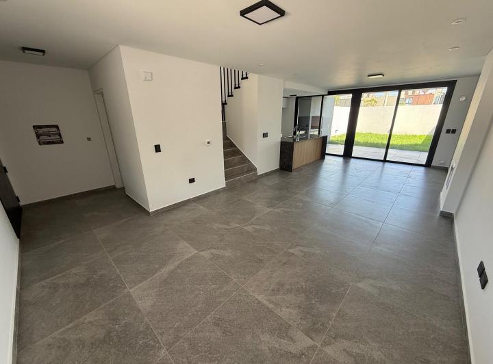 Casa · 180m² · 4 Ambientes · 2 Cocheras
