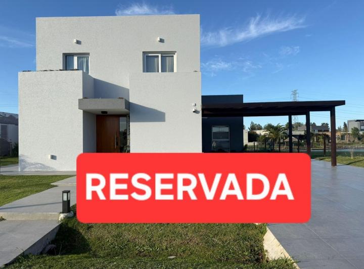 Casa · 232m² · 4 Ambientes