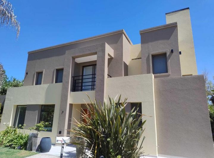 Casa · 200m² · 5 Ambientes