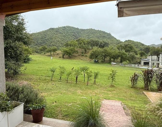 Casa · 1211m² · 5 Ambientes · 1 Cochera