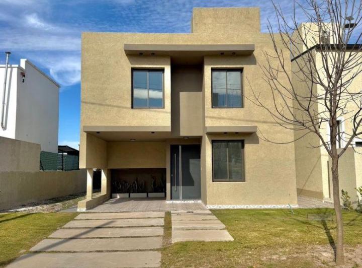 Casa · 202m² · 6 Ambientes · 1 Cochera