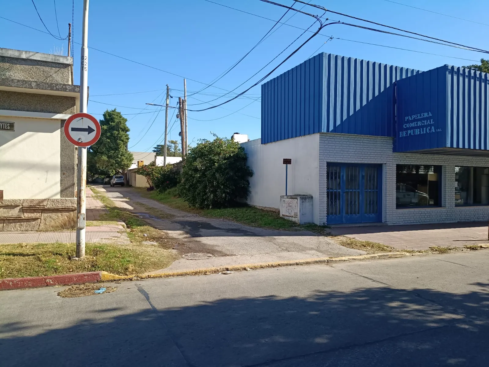 UNICO EN ZONA ALTO ALBERDI - IMPORTANTE LOCAL - C/OFICINAS - DEPOSITOS - OPORTUNIDAD - PROY FUTURO