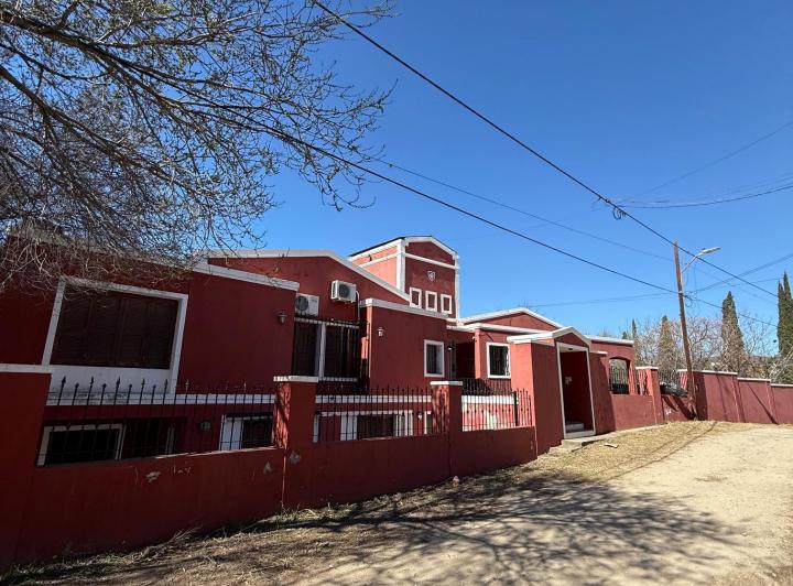 Casa · 334m² · 8 Ambientes · 3 Cocheras