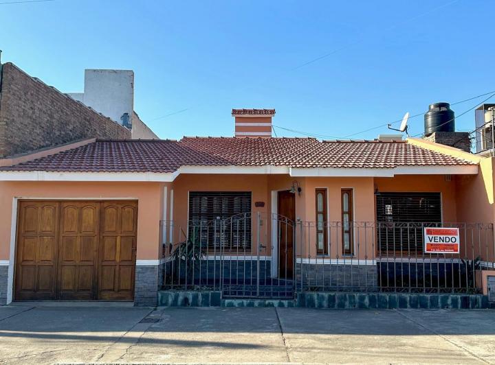 Casa · 131m² · 9 Ambientes · 1 Cochera