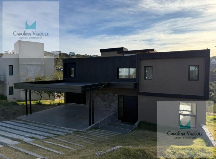 Casa · 330m² · 3 Ambientes · 2 Cocheras