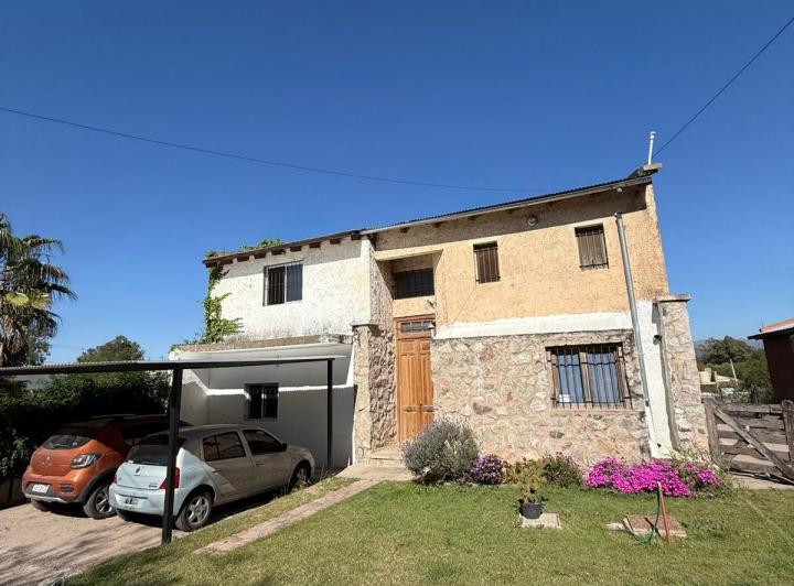 Casa · 162m² · 8 Ambientes · 2 Cocheras