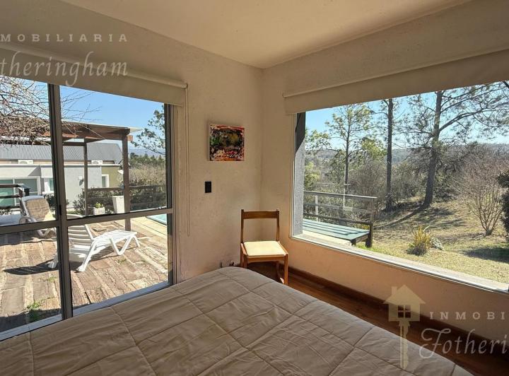 Casa · 215m² · 6 Ambientes · 1 Cochera
