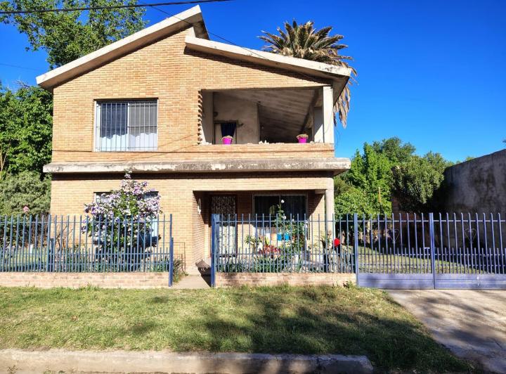 Casa · 170m² · 5 Ambientes · 1 Cochera