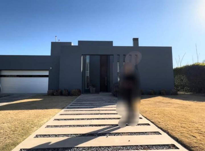 Casa · 420m² · 3 Ambientes · 2 Cocheras