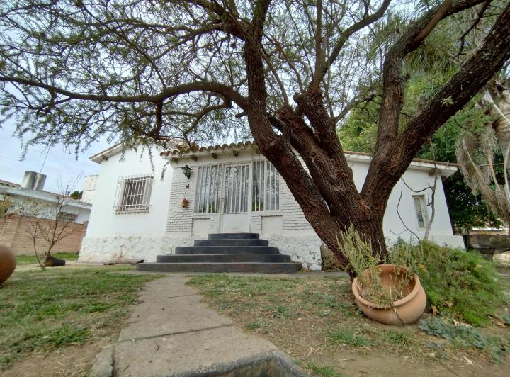 Casa · 238m² · 6 Ambientes · 2 Cocheras