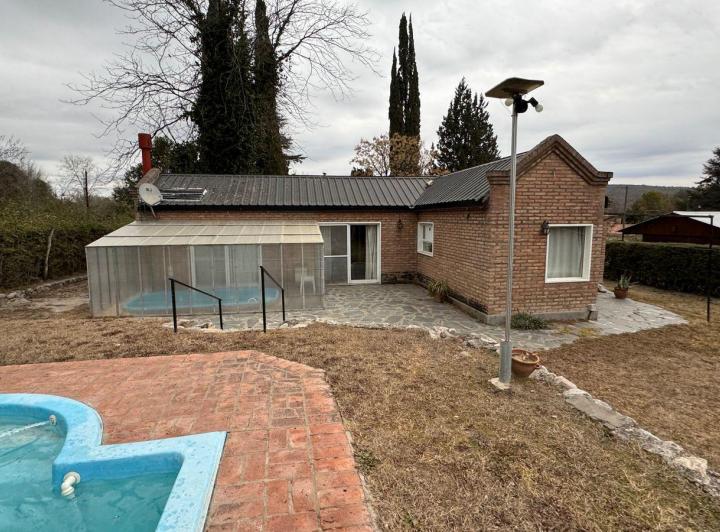 Casa · 136m² · 8 Ambientes · 2 Cocheras