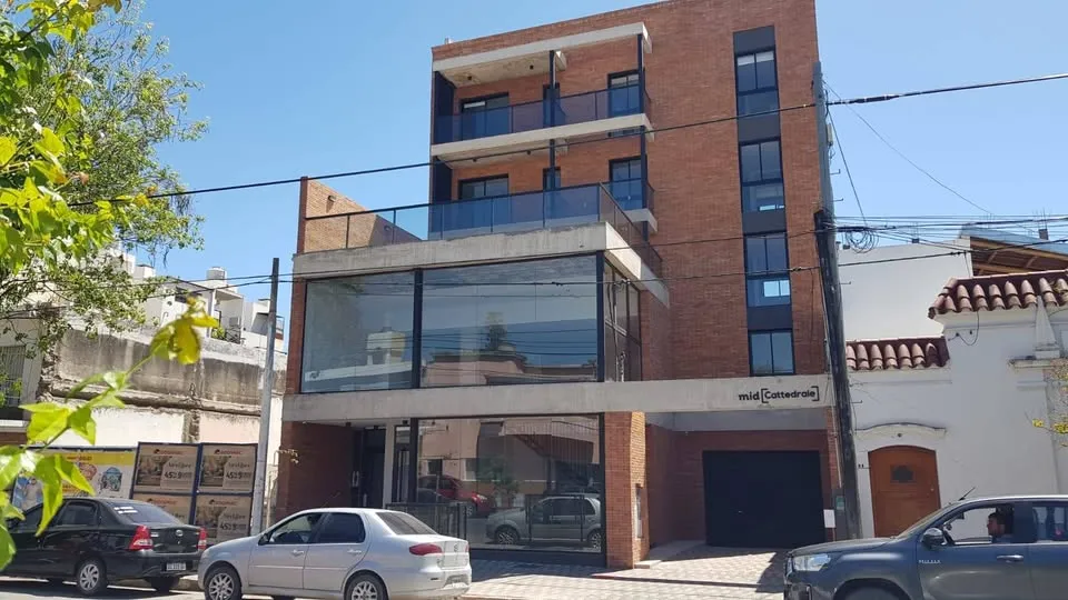 ALQUILO DEPARTAMENTO DE CATEGORIA EN ALTA CORDOBA A MTS DE LA PLAZA