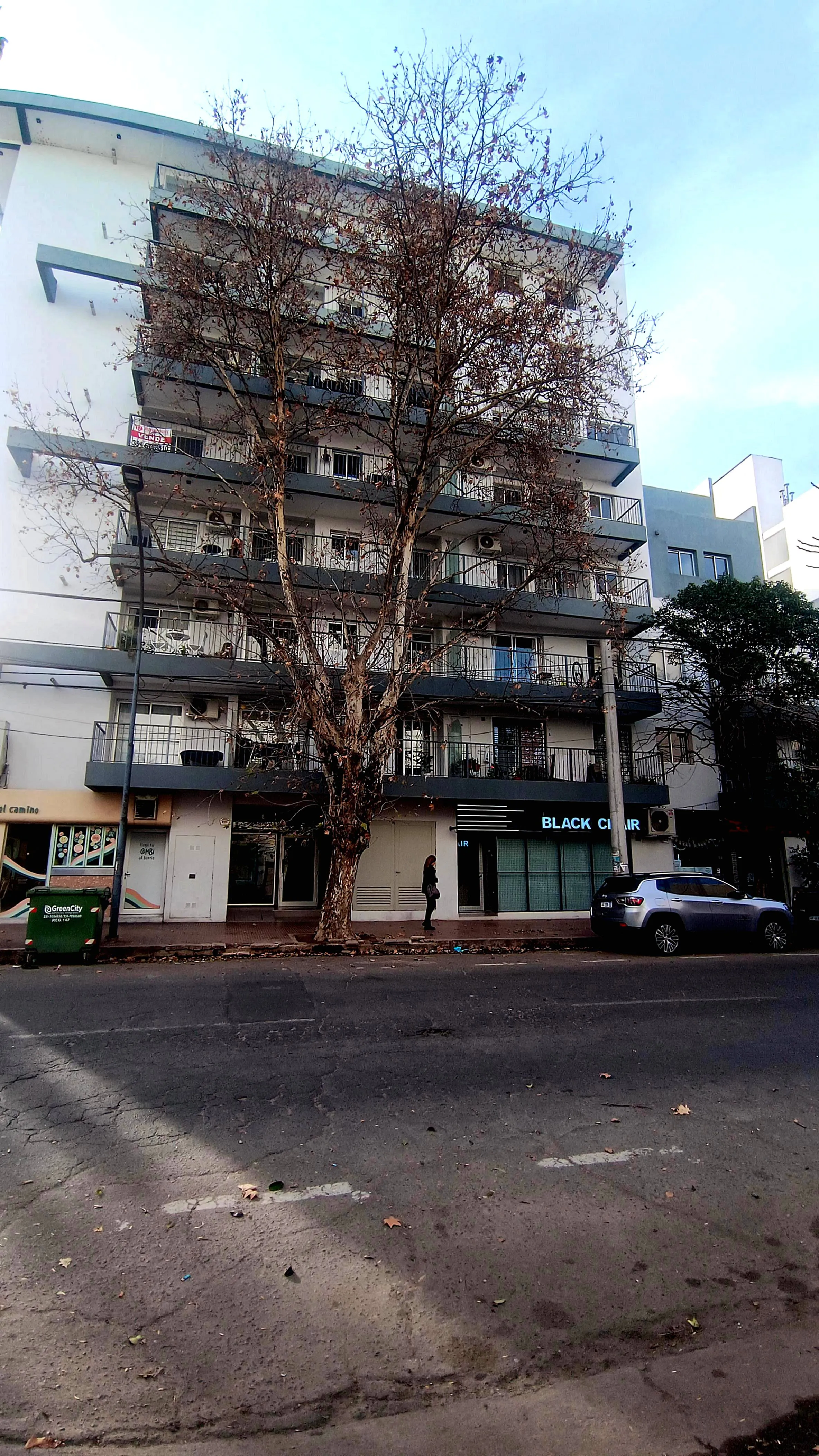 General Paz Amplio un dormitorio externo con balcon pasante