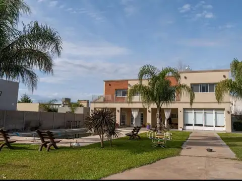 Casa en Venta en Punta Chacra, Roldan