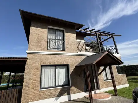 Casa en Venta en Funes Hills Cadaques, Countries y Barrios Cerrados en Funes