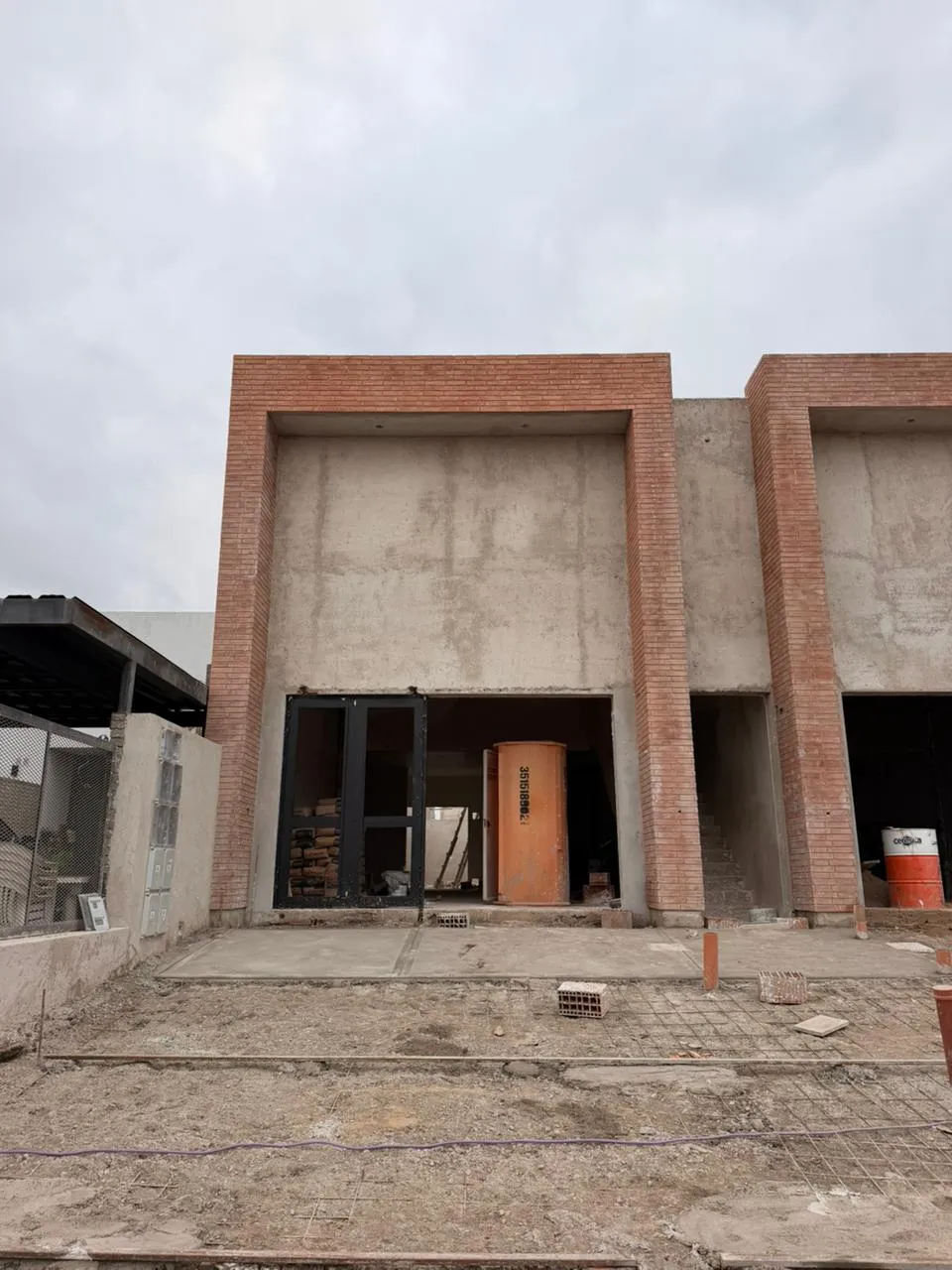 DOCTA ETAPA 4 LOCAL A ESTRENAR 90 M2 DOLARES 140.000