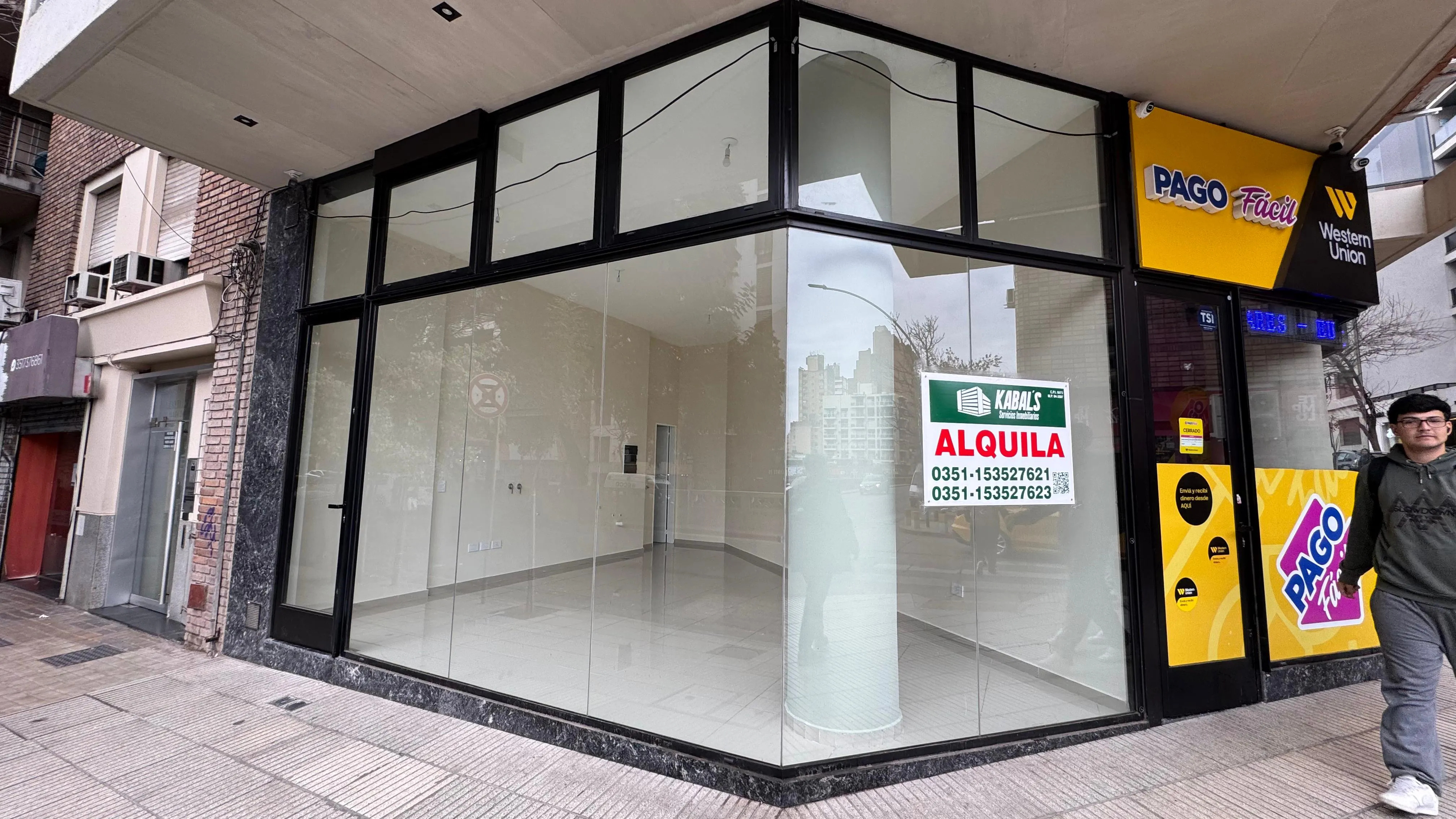 APROVECHA! Bajamos el precio. Local Esquina Illia e Ituzaingo, en Nva Córdoba! .