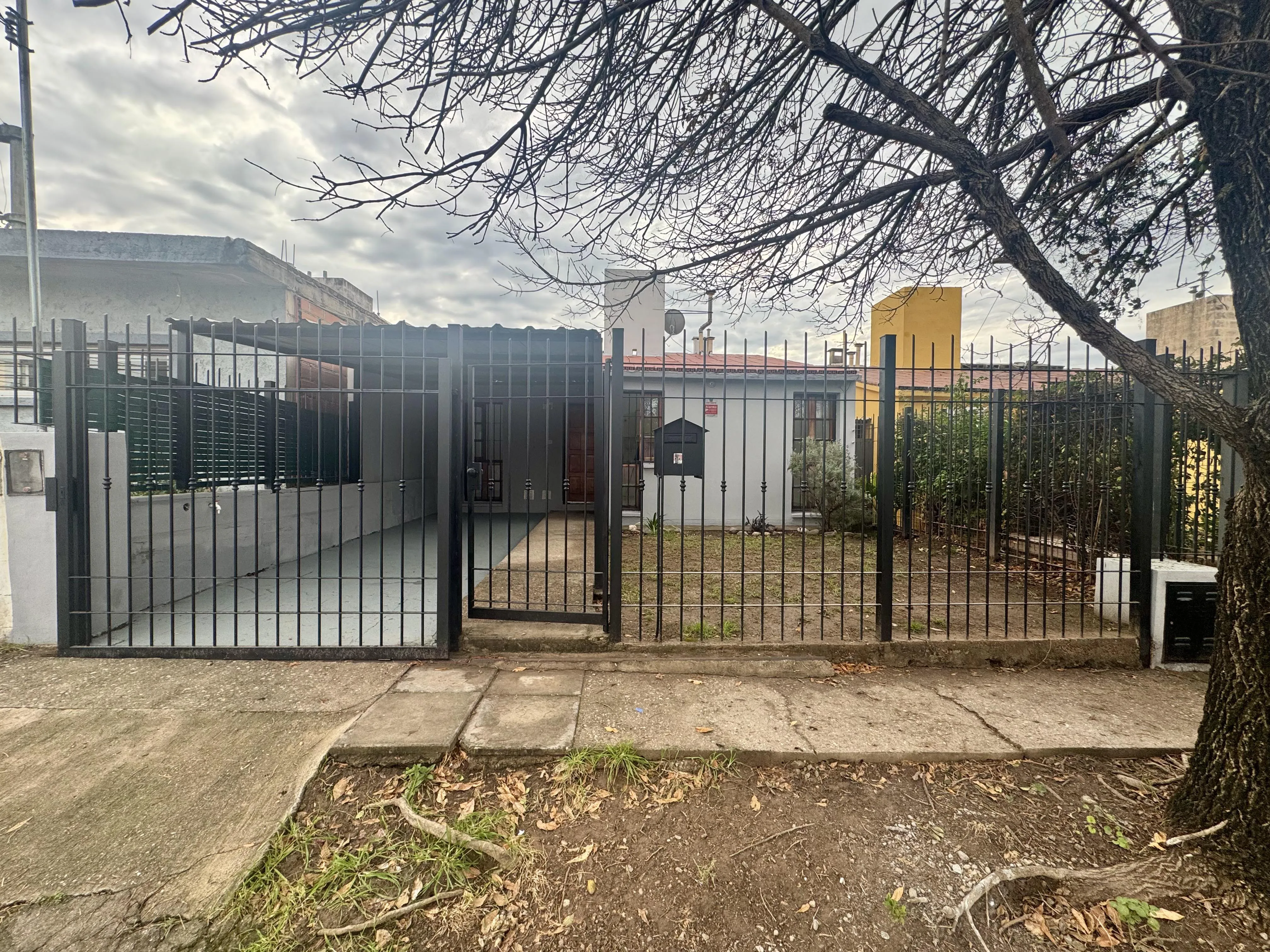 VENTA CASA 2 DORM BARRIO LAS PALMAS