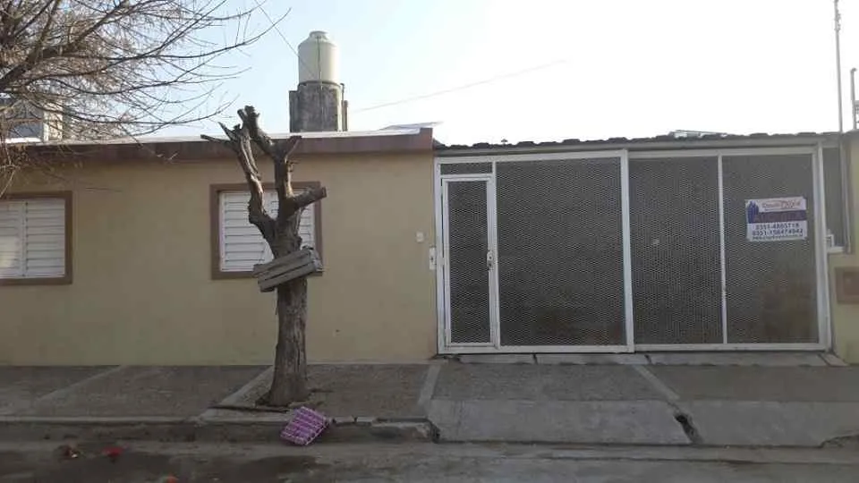 VENDO 2 CASAS  JUNTAS  CASA 2 DORMT. PATIO /INGRESO VEHICULO