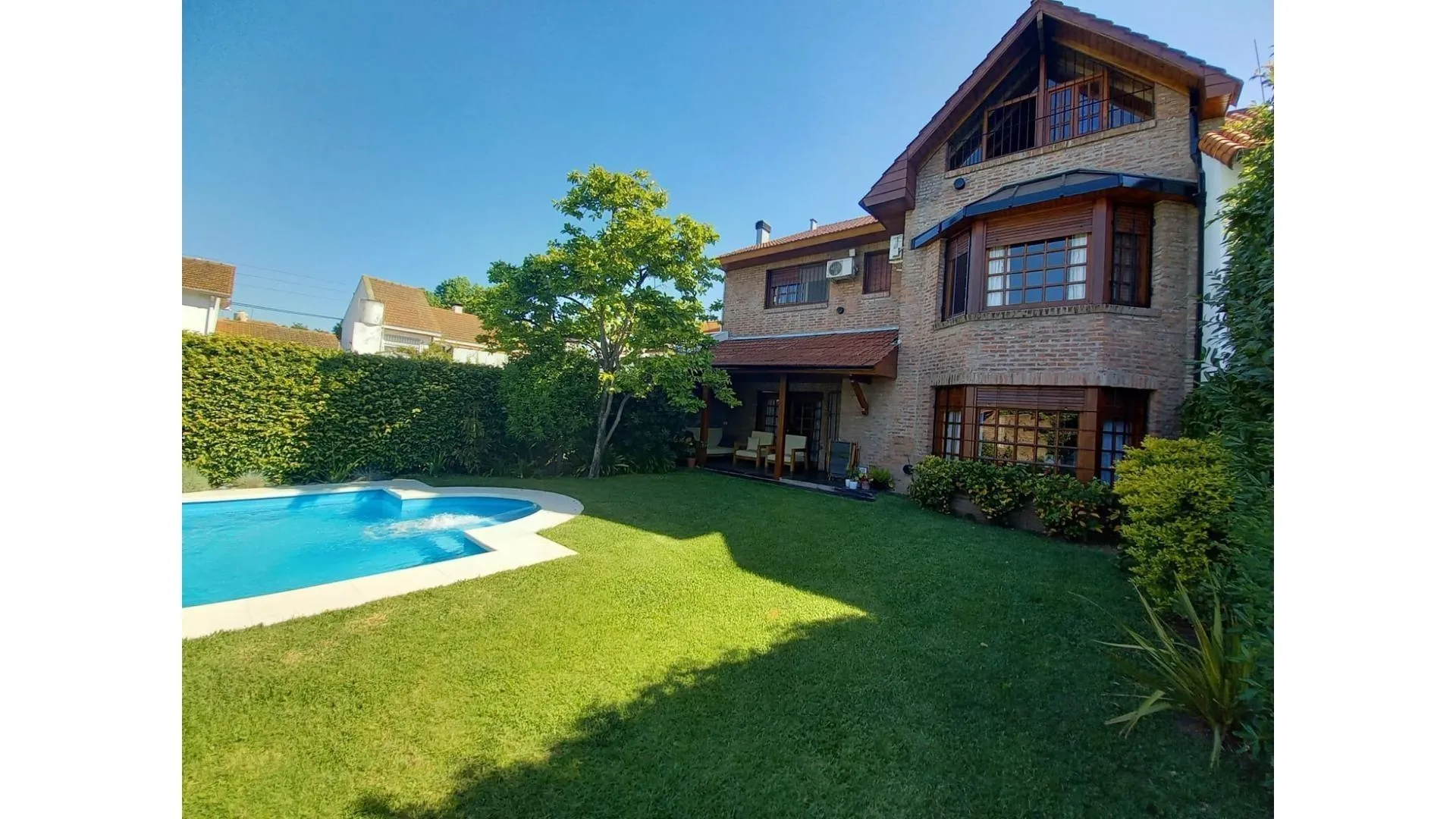 Casa en alquiler 5 ambientes en  Acasusso