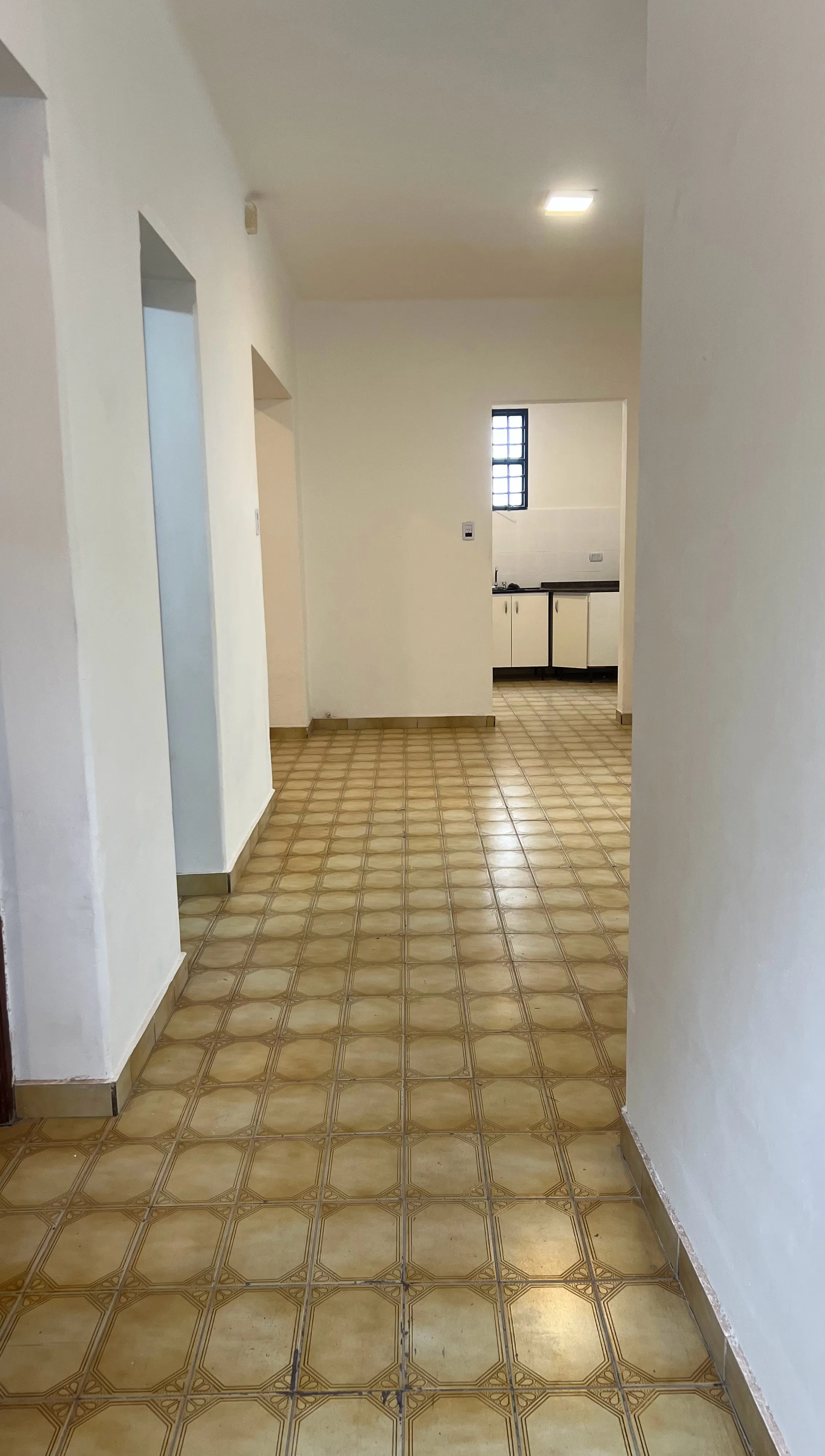 B° Alto Alberdi, Casa 2 Dorm, living comedor, cocina, baño, patio.