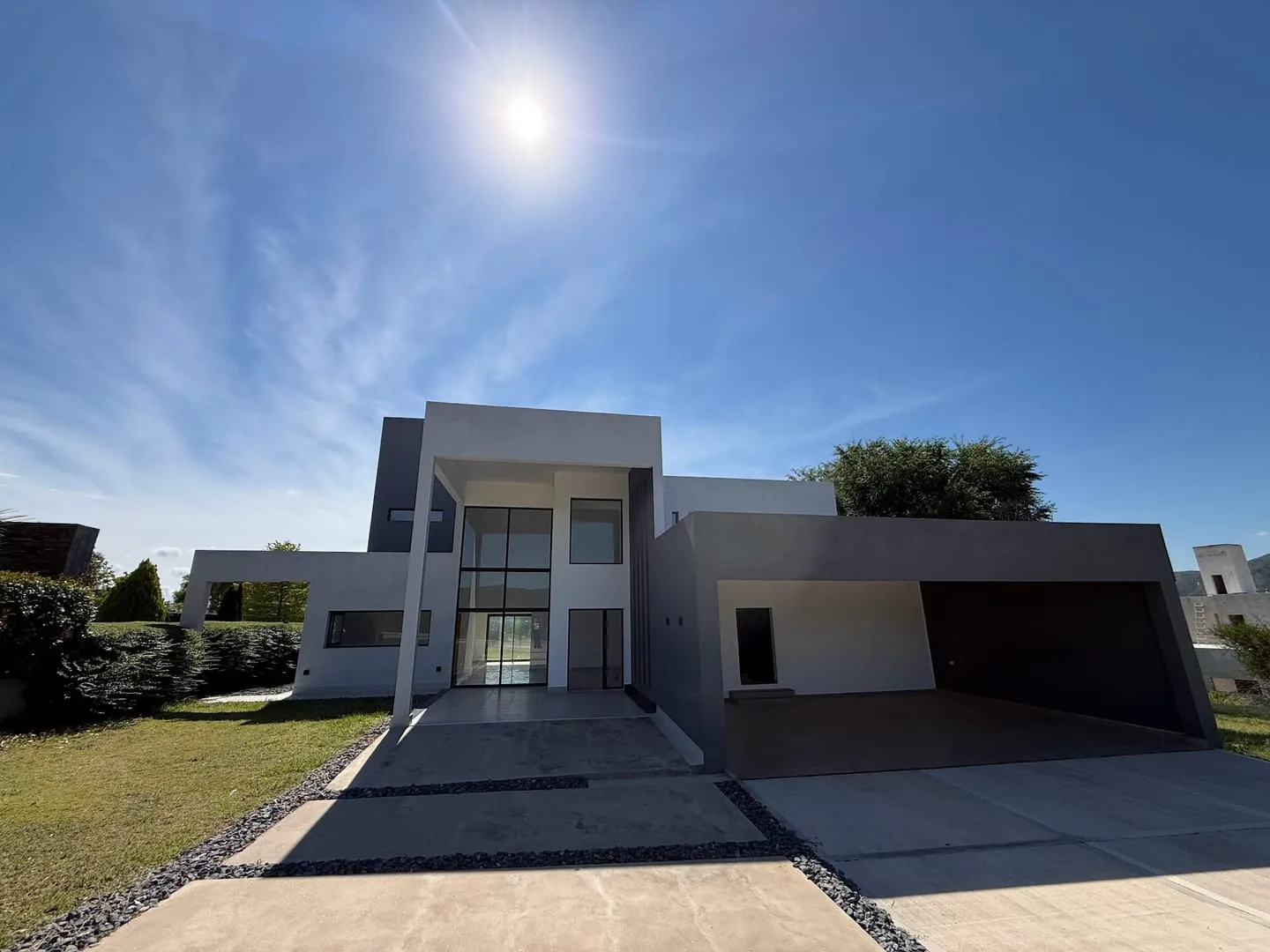 CASA EN VENTA 5 DORM. EN  ALTOS DE CARLOS PAZ COUNTRY