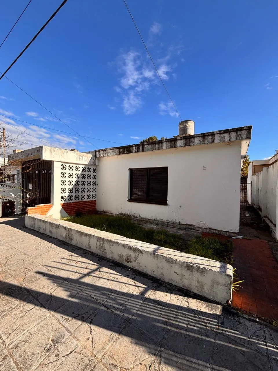 EN VENTA. CASA EN ZONA NORTE CON 3 DORMITORIOS Y GRAN POTENCIAL.