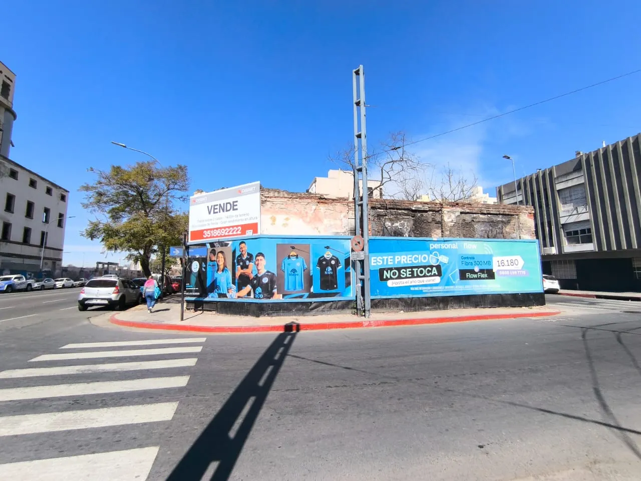 Bv. Guzman 200 - 1000 m2 cubiertos 1400 Terrreno LOCAL VENTA CENTRO