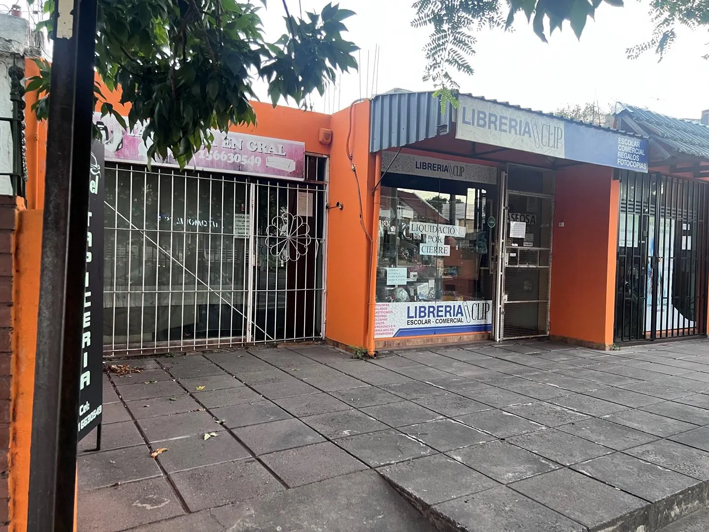 Venta locales comerciales mas cochera multiple Villa Cabrera