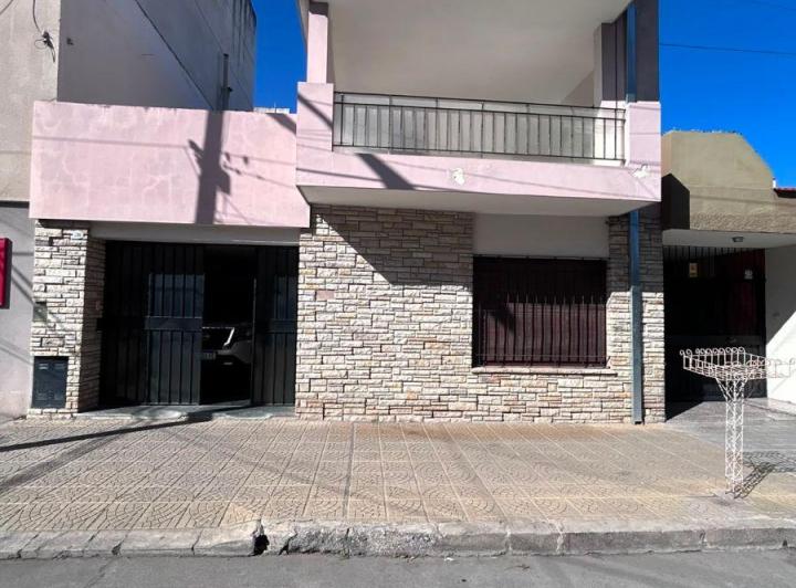 Casa · 52m² · 5 Ambientes · 1 Cochera