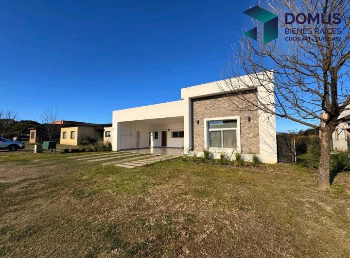 Casa · 290m² · 4 Dormitorios · 2 Cocheras