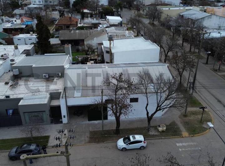 Bodega-Galpón · 300m² · 2 Ambientes