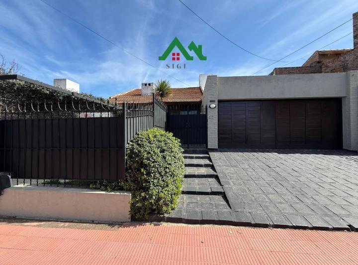 Casa · 284m² · 3 Dormitorios · 3 Cocheras