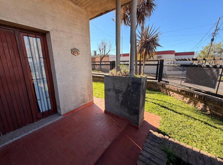 Casa · 390m² · 4 Dormitorios · 1 Cochera