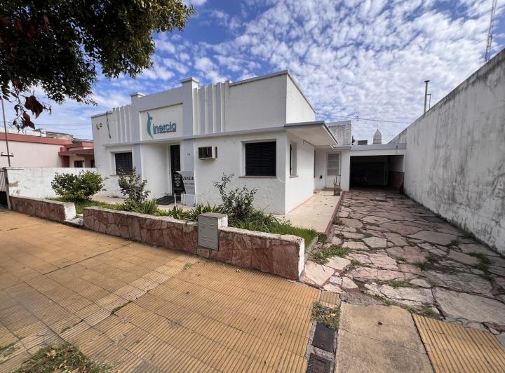 Casa · 220m² · 7 Ambientes · 2 Cocheras