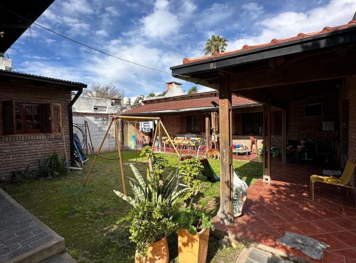 Casa · 400m² · 5 Ambientes · 1 Cochera