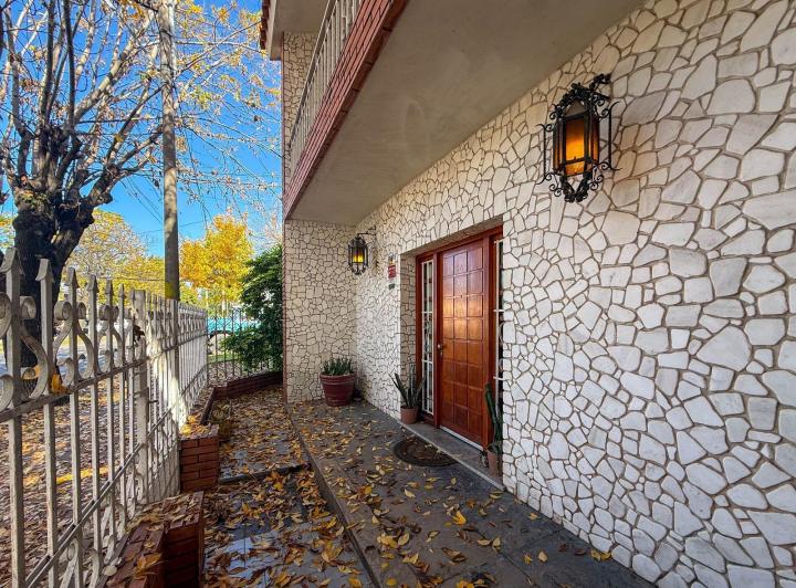 Casa · 257m² · 3 Dormitorios · 1 Cochera
