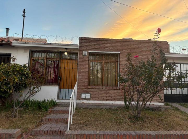 Casa · 126m² · 5 Ambientes · 2 Cocheras