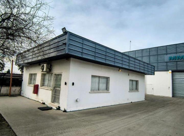 Bodega-Galpón · 850m² · 4 Ambientes